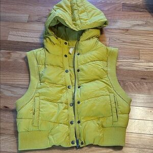 Free People Nature Seeker hooded puffer vest. Size XS. Yellow greeen color